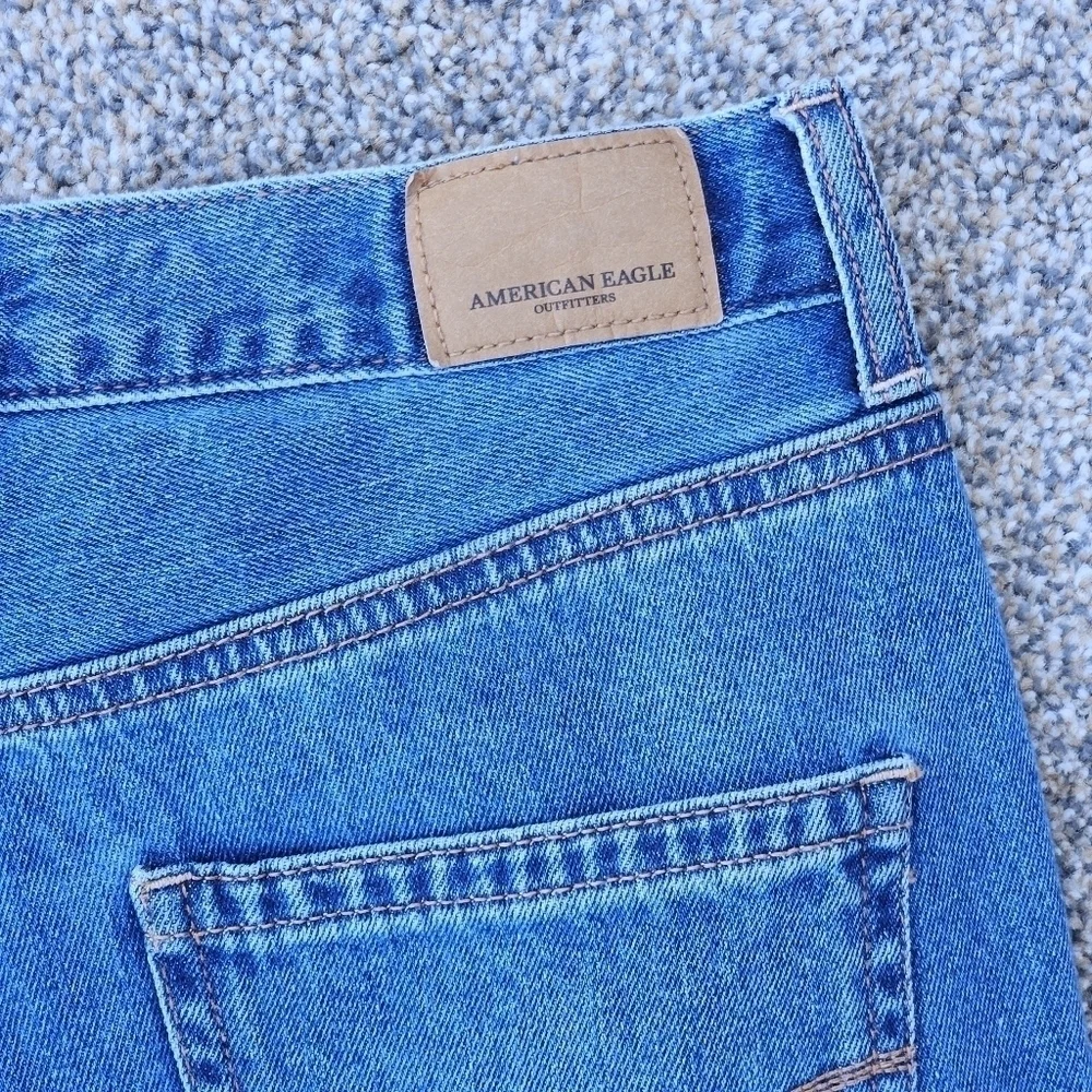 American Eagle Mom Jean Straight Leg Denim Jeans Medium Wash Women's Size 2